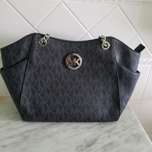 Black Michael Kors jet set bag.